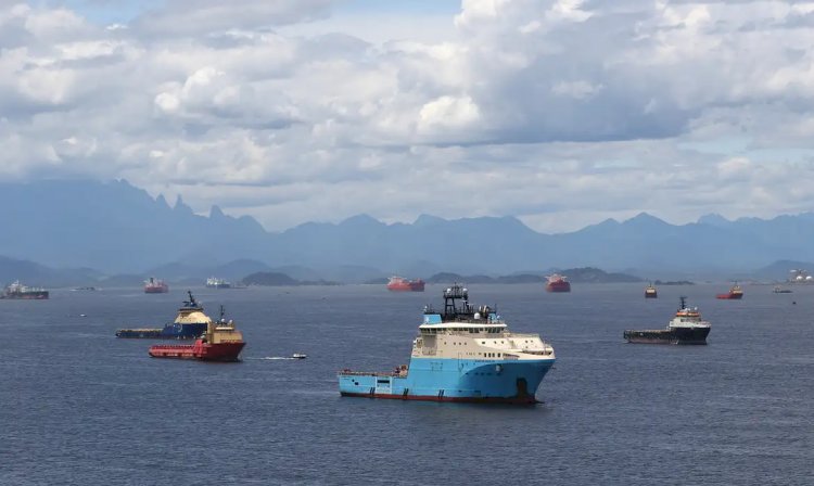 MPF quer solução para navios abandonados na Baía de Guanabara