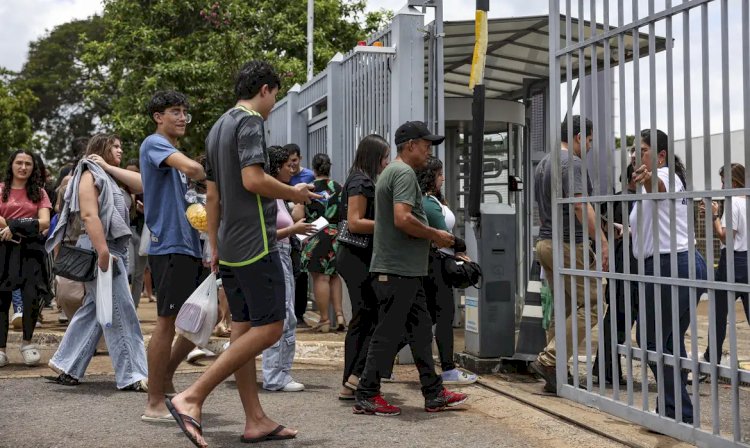 Estudantes aprovam tema da redação do Enem, mas acham prova cansativa