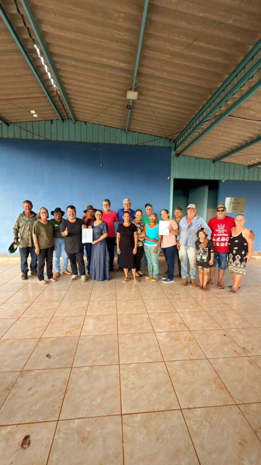 Carlos Bernardo participa de reunião no Assentamento Madeira, em Paraíso das Águas