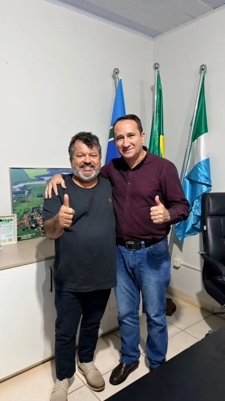 Prefeito Xixi recebe Carlos Bernardo no Gabinete da Prefeitura de Paraíso das Águas