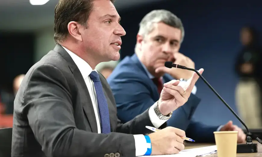 Moraes envia ao MJ formalização da extradição de Ramagem