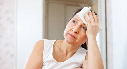 Menopausa tem outros sintomas além das ondas de calor; saiba quais são