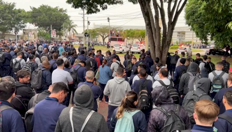 Trabalhadores da Embraer voltam ao trabalho após quatro horas de paralisação em São José dos Campos